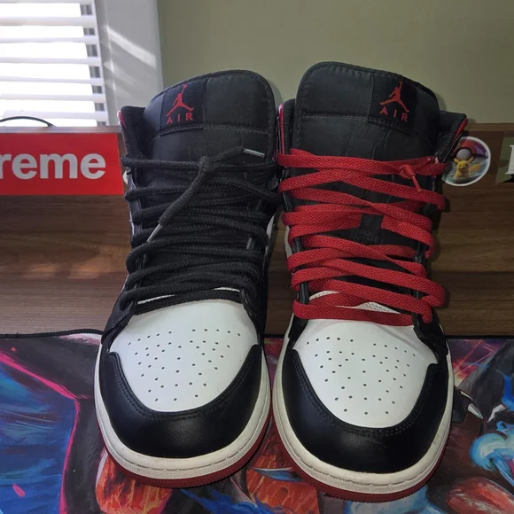 Nike Air Jordan 1 Mid Blk Toe Blk/Red And Wht 11.5m